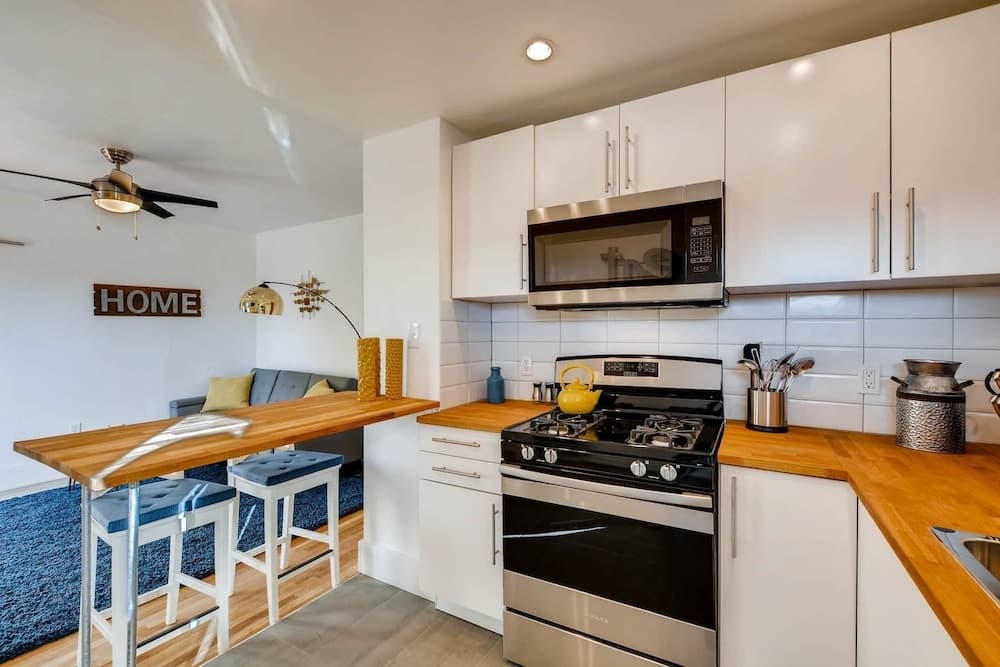 The Sunshine Suite in the Heart of Baker