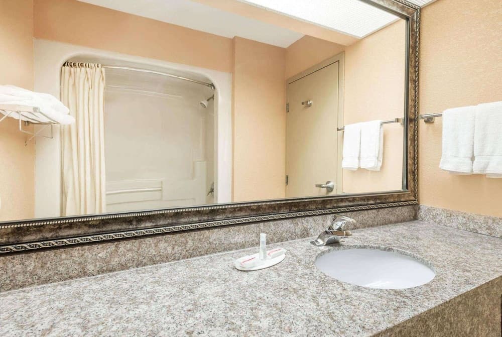 Wingate by Wyndham Somerset