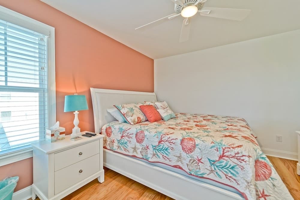 Knot A Care 4 Bedroom Home by RedAwning