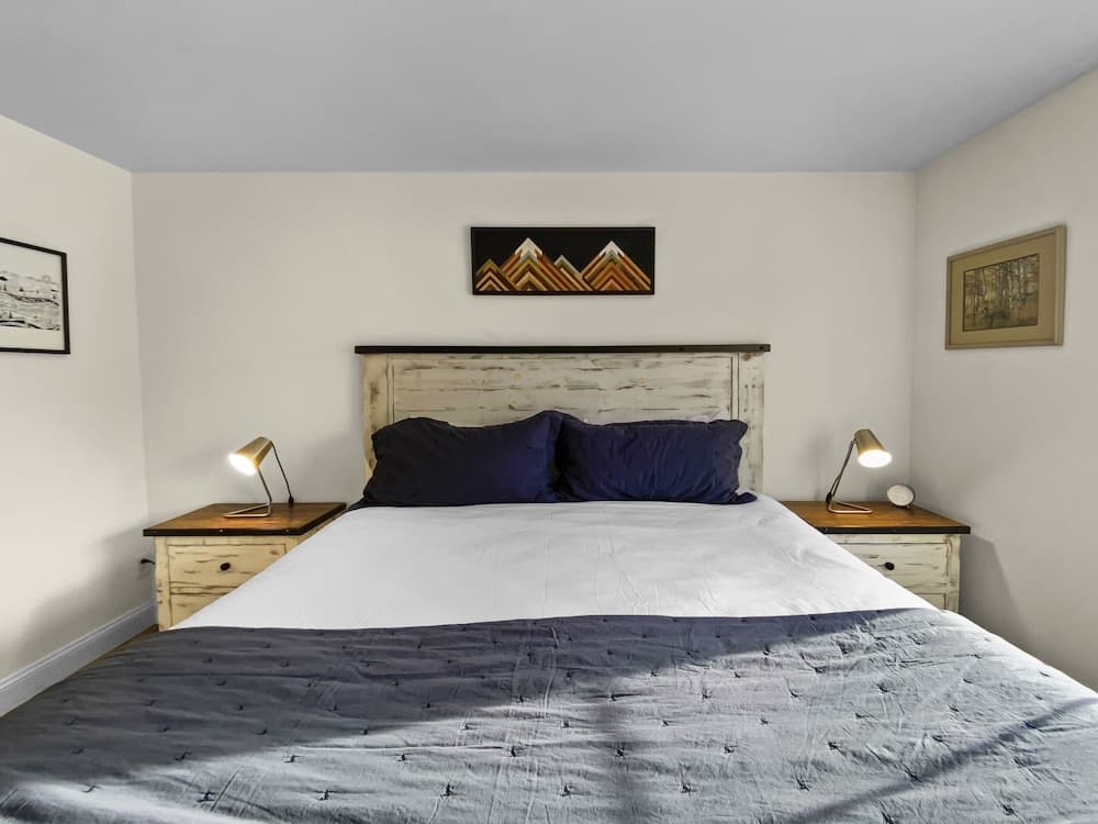 Swans Nest 1601 2 Bedroom Condo by RedAwning