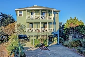 Summer Palace A 2 Bedroom Duplex by RedAwning