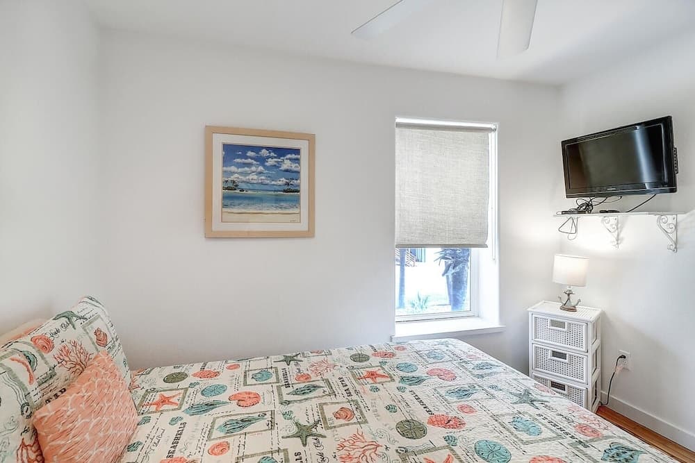 Reel Paradise 3 Bedroom Condo by RedAwning