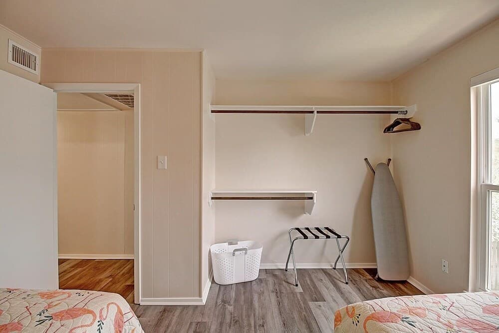 Cozy Isle 2 Bedroom Condo by RedAwning