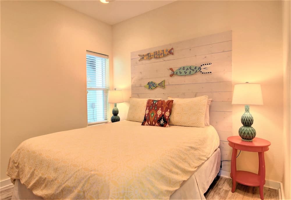 Brew Lagoon 5 Bedroom Home by RedAwning