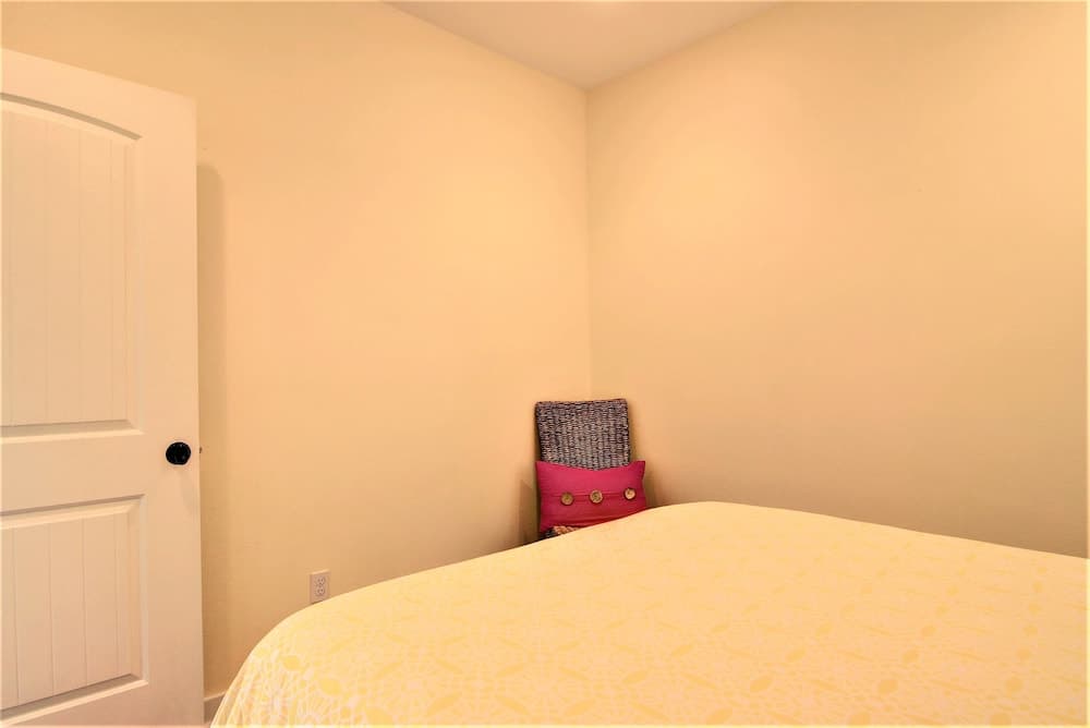 Brew Lagoon 5 Bedroom Home by RedAwning