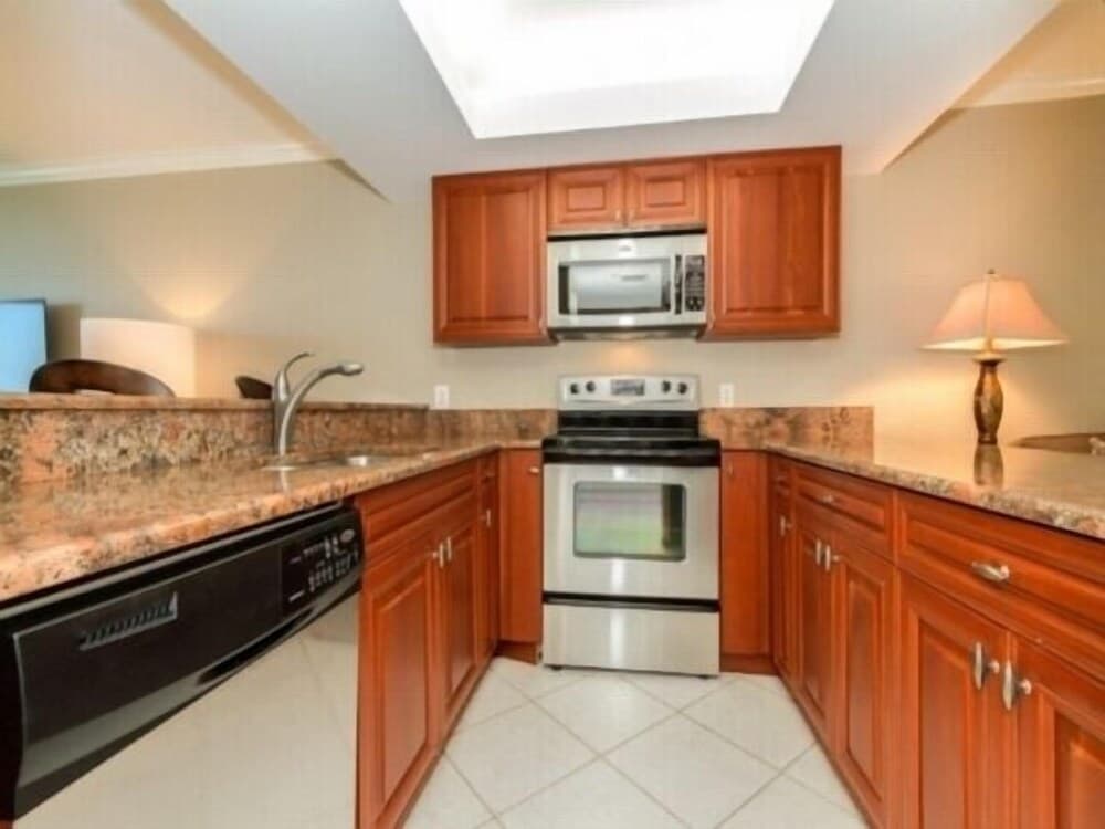 Beautiful Condo with Breathtaking Sunset Views by RedAwning