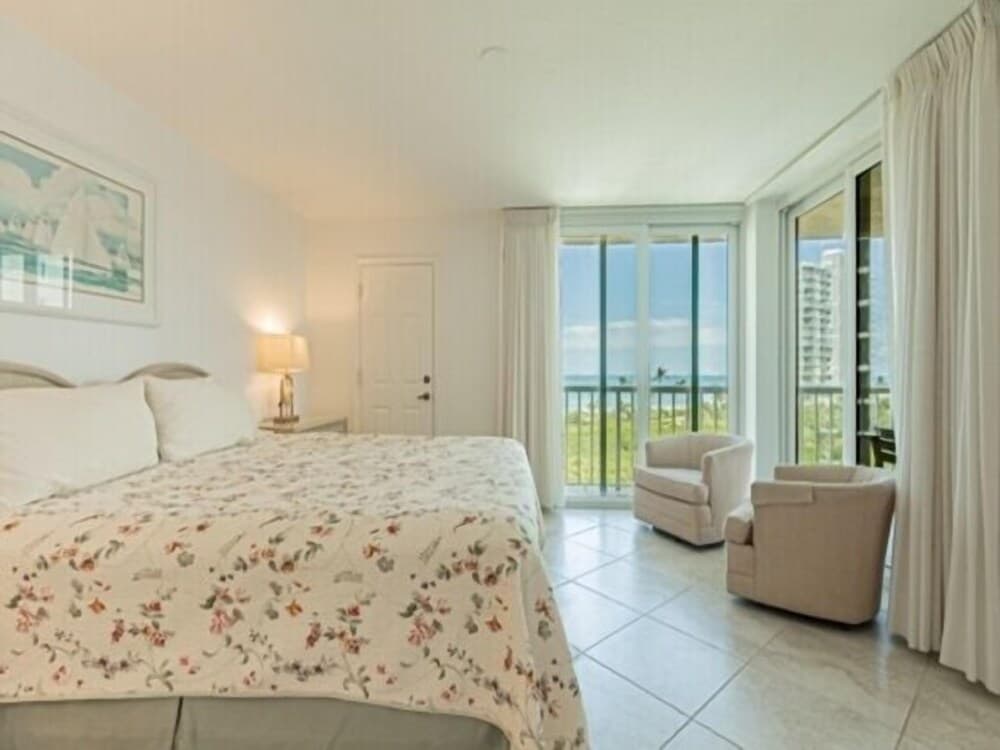 Luxurious Beachfront Condo in Prime Location with Pool and Hot Tub by RedAwning