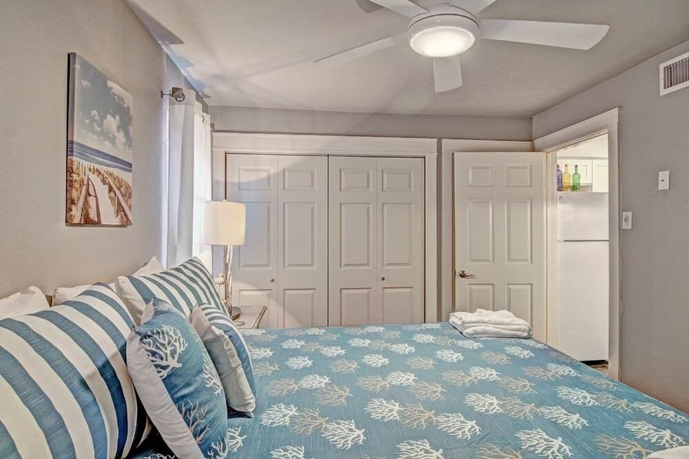 Courtyard #112 1 Bedroom Condo by RedAwning