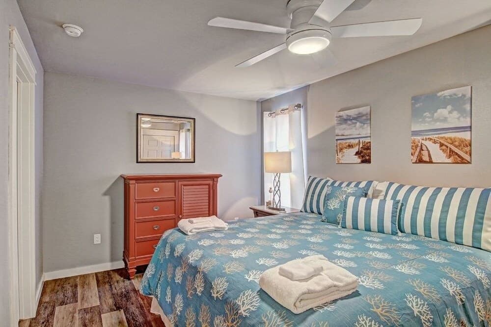 Courtyard #112 1 Bedroom Condo by RedAwning