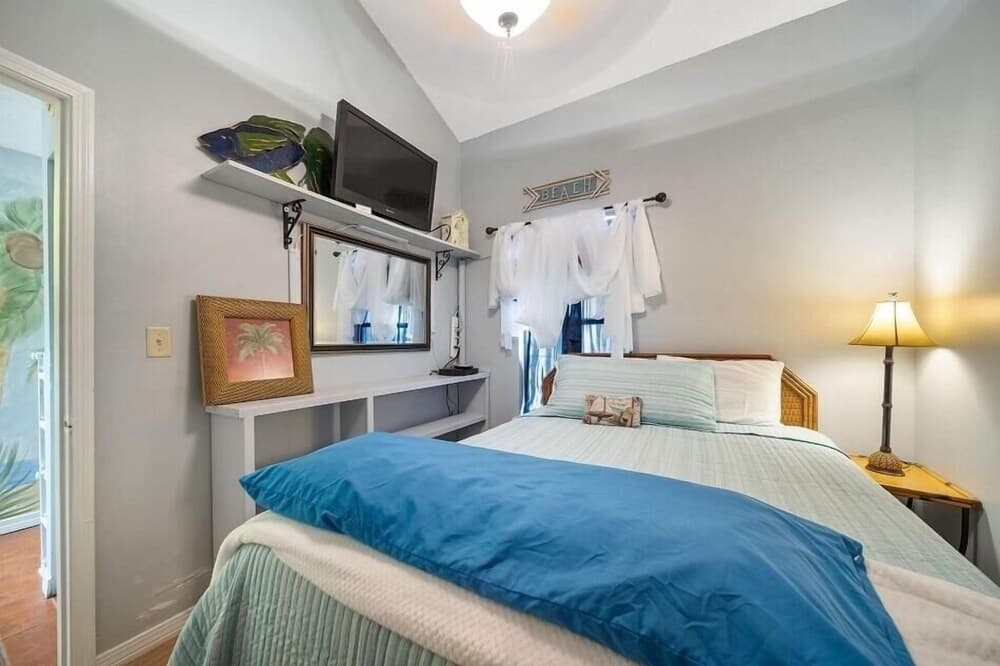 The Landing 202 2 Bedroom Condo by RedAwning