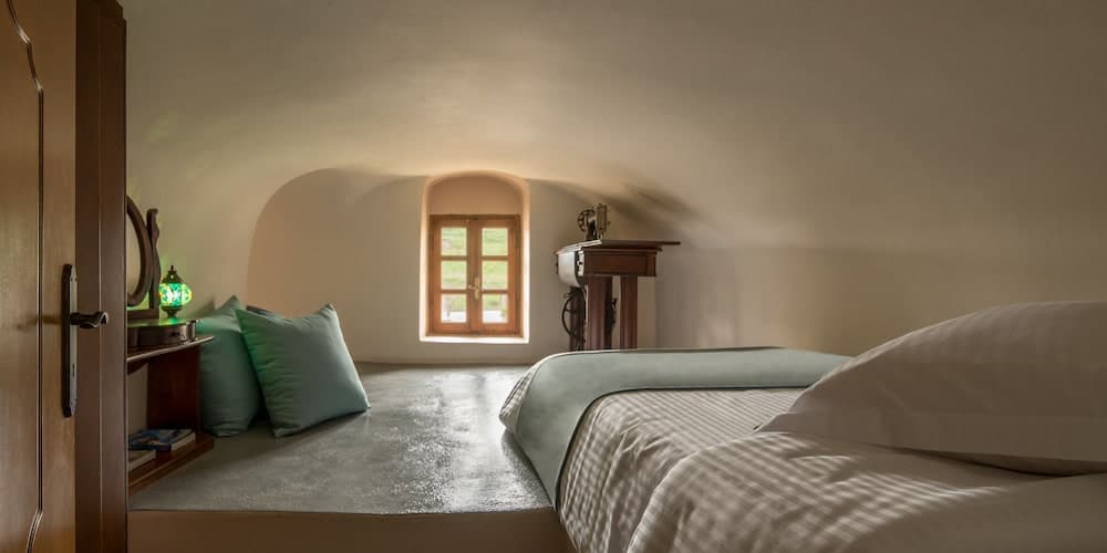 For All Seasons Mansion