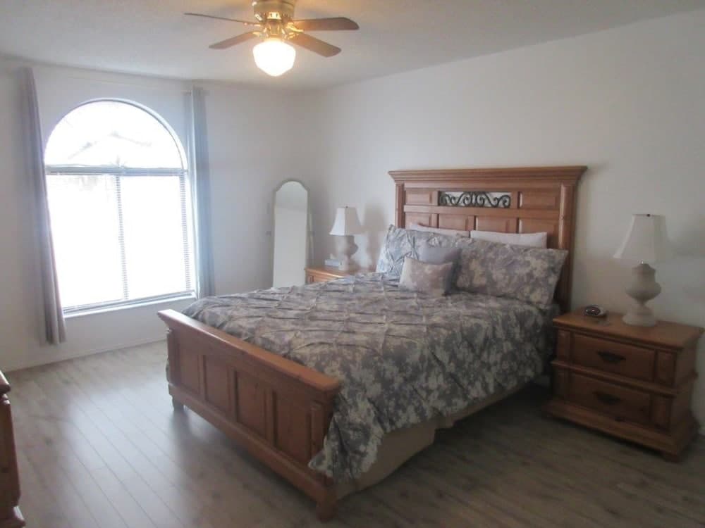 4BR Pool Home in Indian Ridge by SHV-915