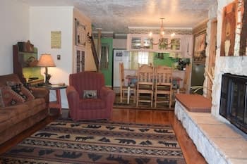 Claim_jumper_townhouse_20