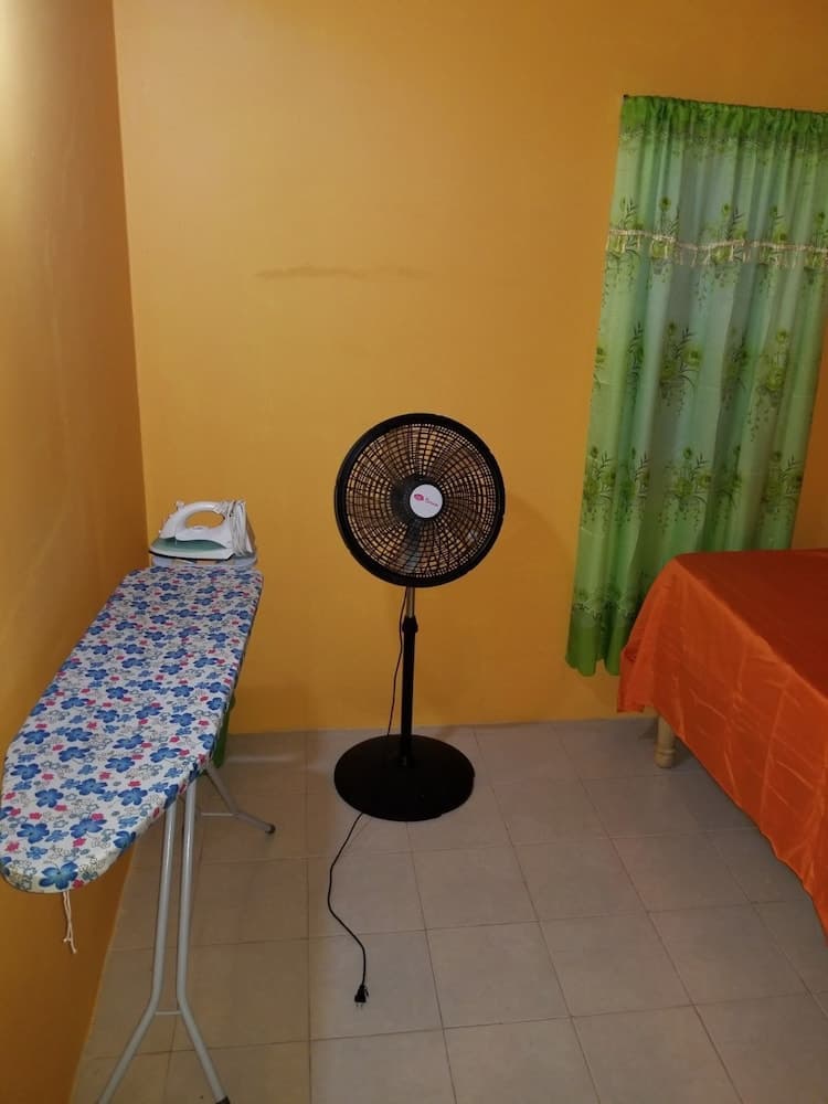 Cozy Getaway In New Harbor village