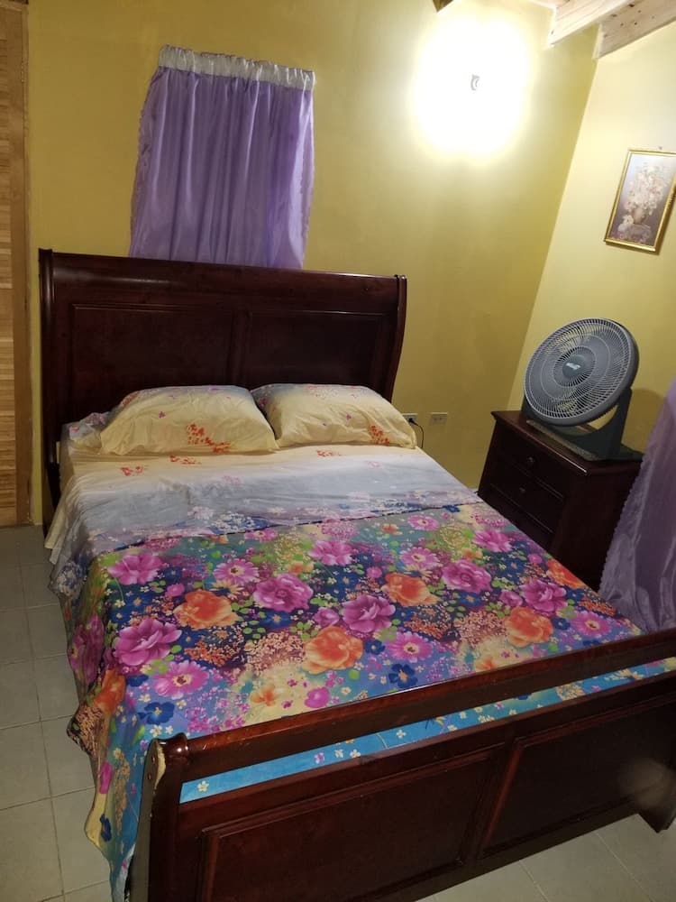 Cozy Getaway In New Harbor village