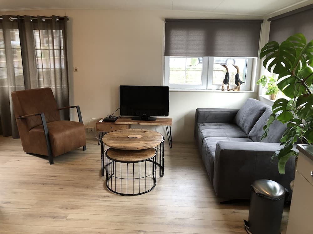 Slapen in eigentijds woonboot hotel