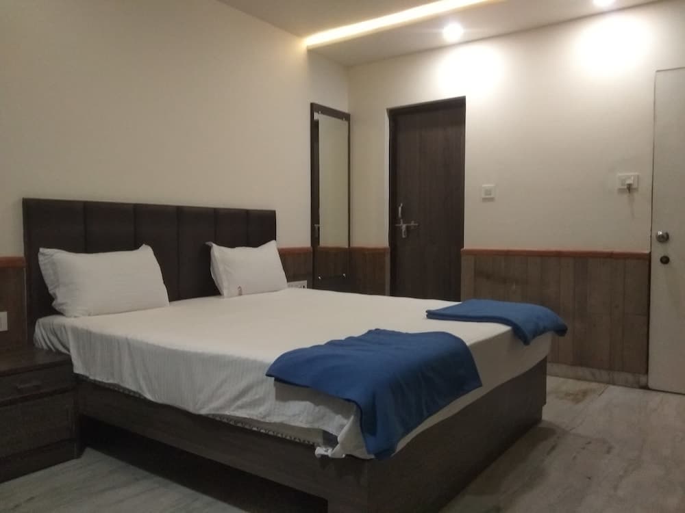 JK Rooms 111 Hotel Shivala