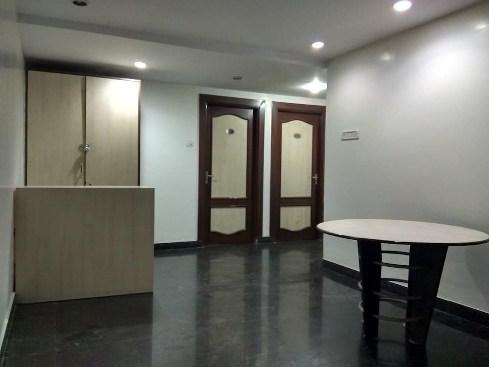 JK Rooms 122 Shaheen Lodging & Boarding