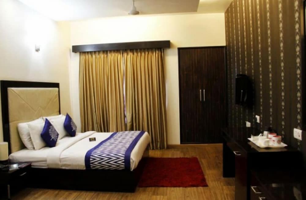 JK Rooms 143 Amazone Holiday Guest House