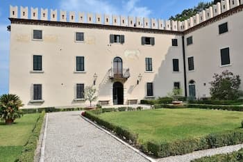 The Knight Loft With Pool