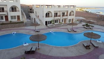 Half Moon - Sunny Dahab