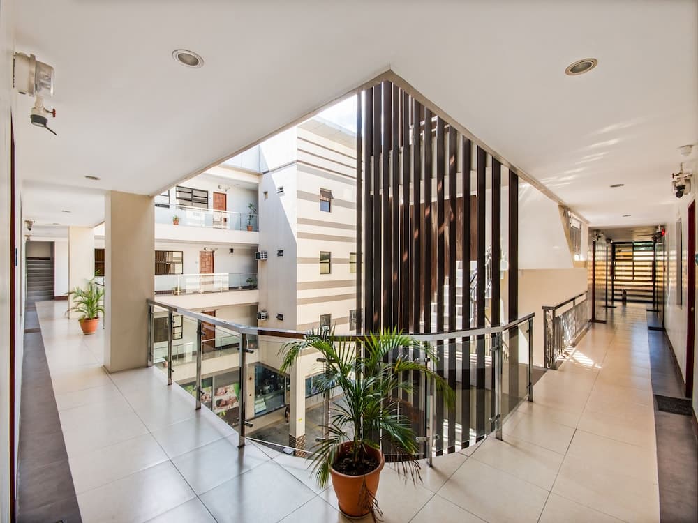 OYO 443 Maria Cristina Arcade Suites