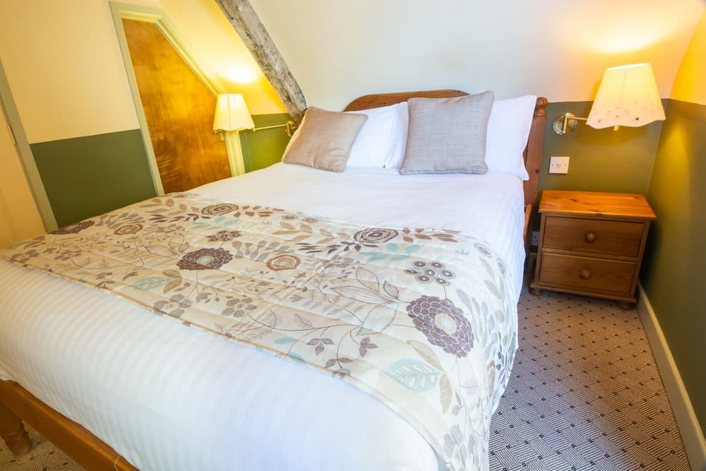 The Half Moon Inn and Country Lodge