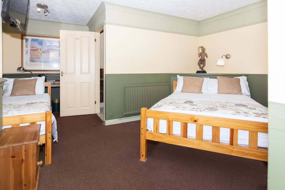 The Half Moon Inn and Country Lodge