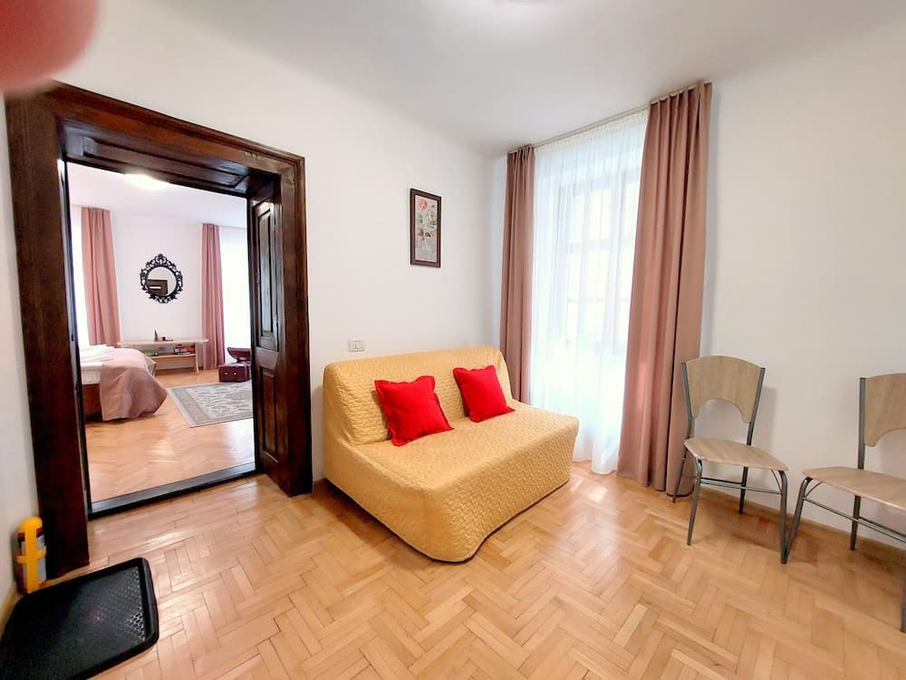 Casa Roth Apartments