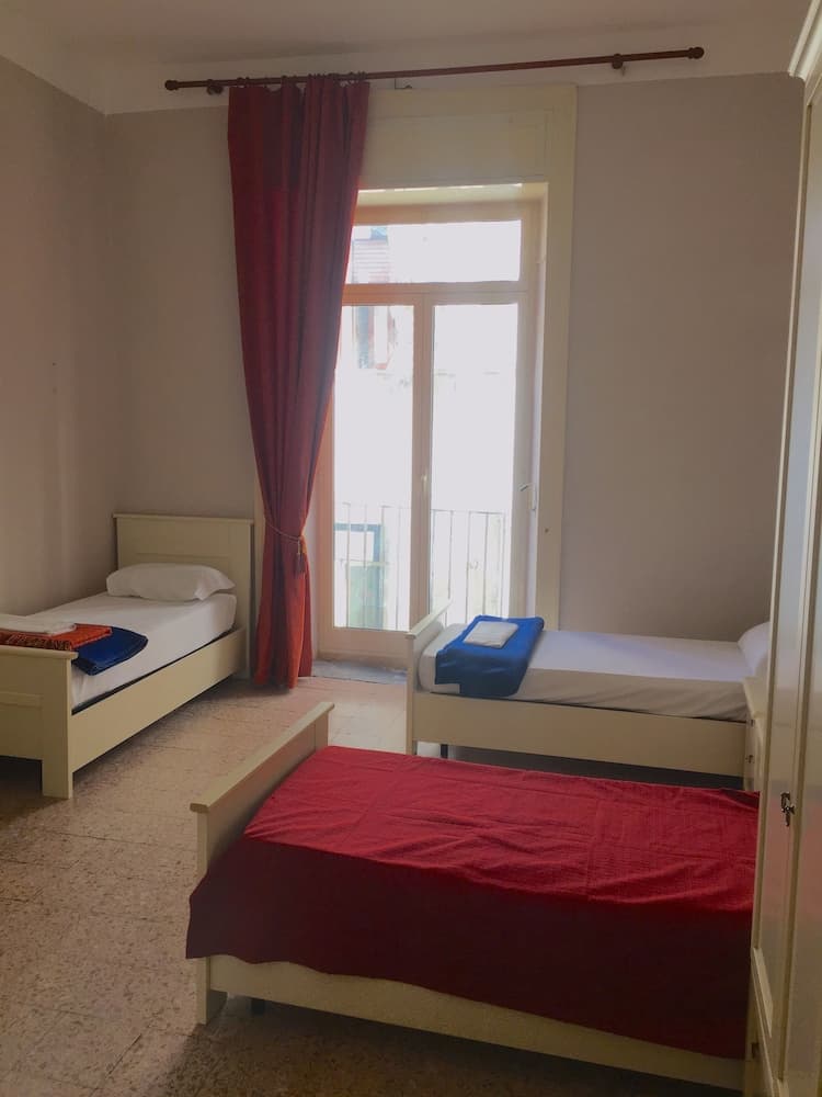 Hostel 6 Small Rooms