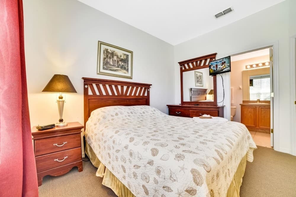 4 Br Pool Home with Spa in Aviana