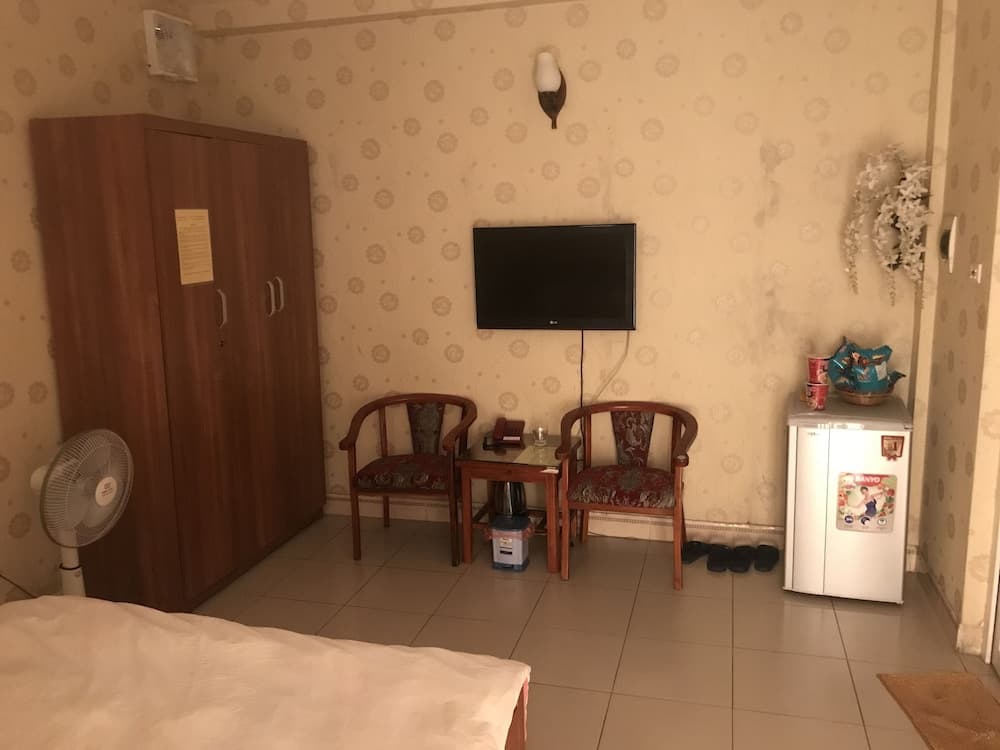 SPOT ON 693 Hoang Long Hotel