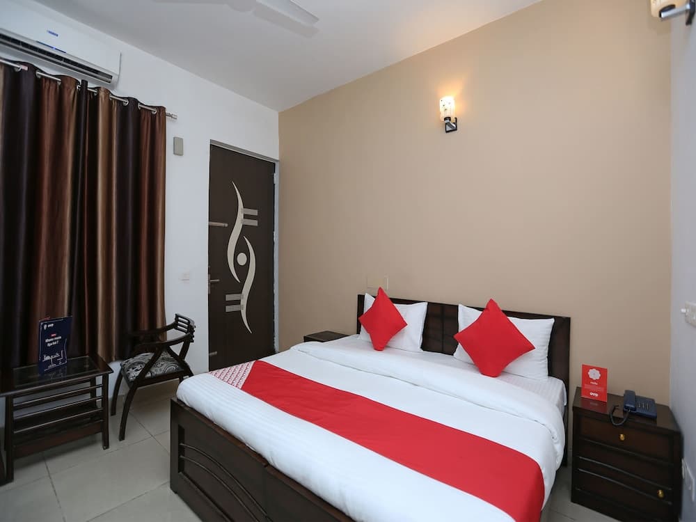 OYO 15674 Mahak Residency
