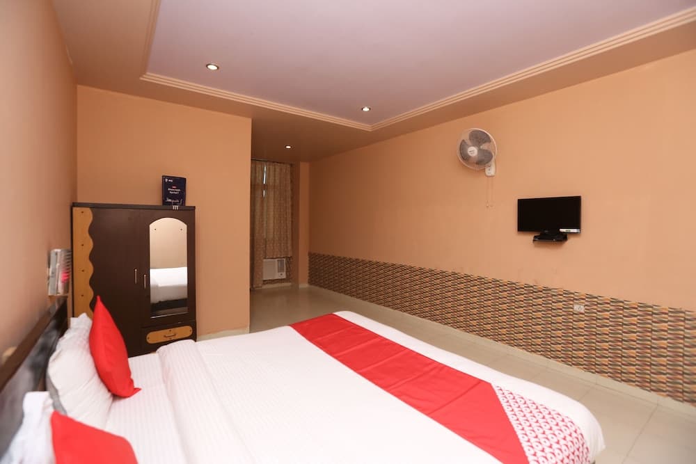 OYO 18438 Radharani Guest House