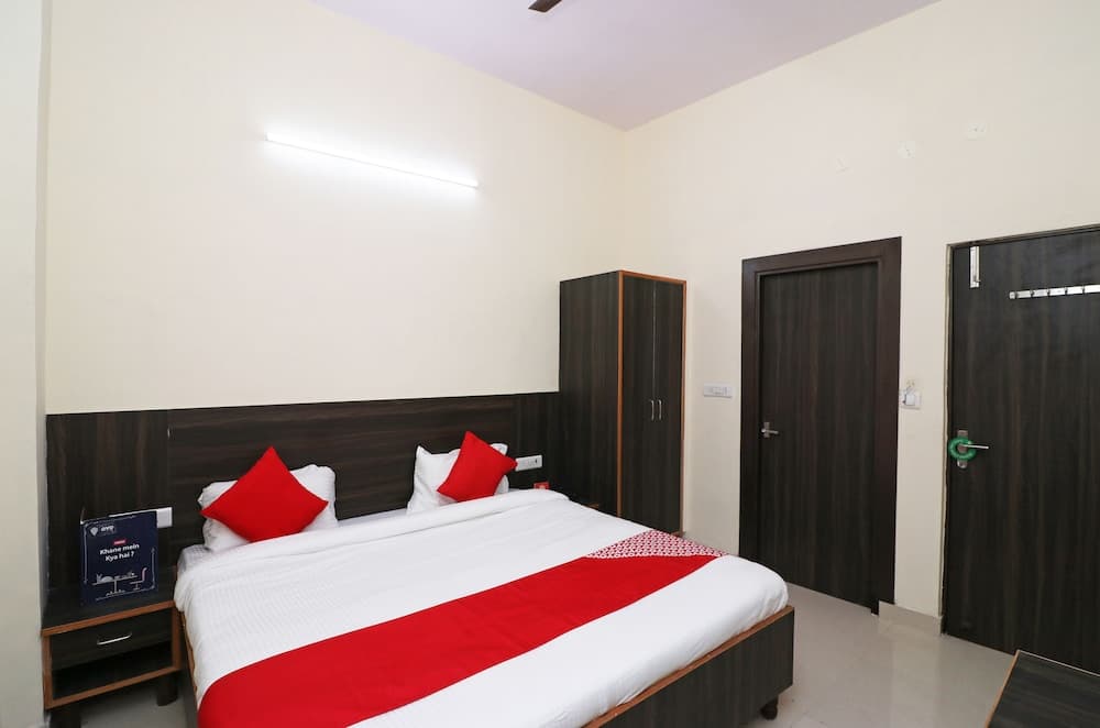 OYO 23157 Grand Sudershan HS