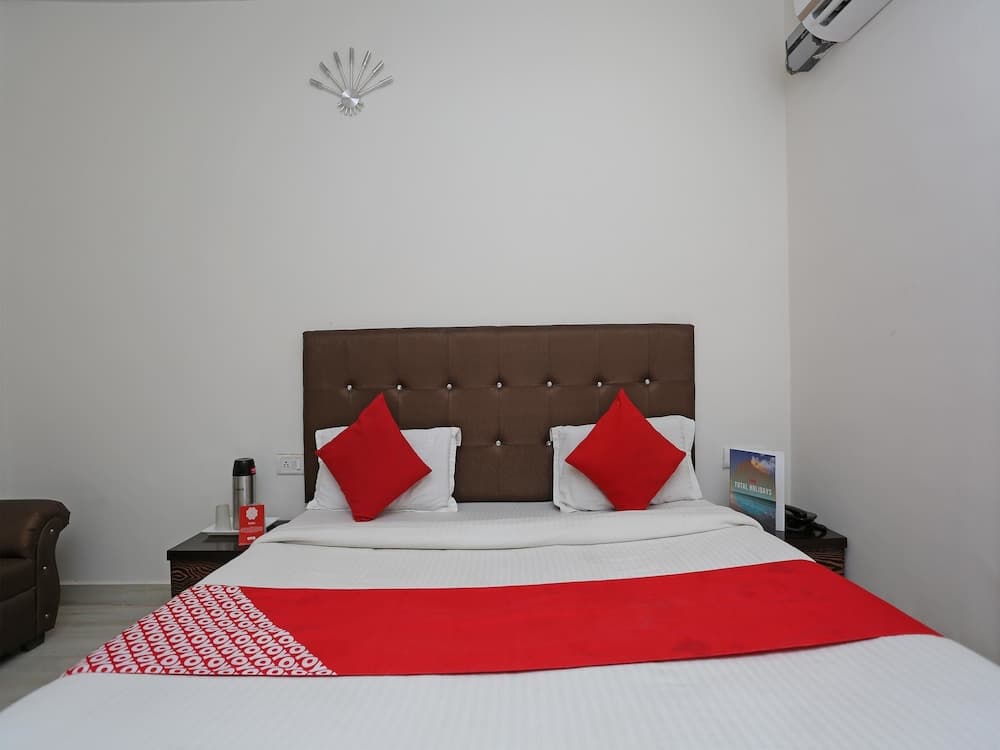 OYO 15839 Hotel Queen Palace