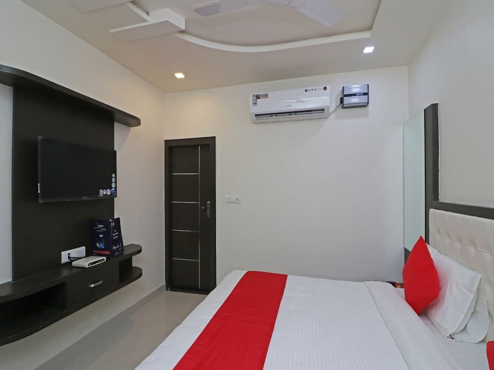 OYO 22979 Saffron Hotel