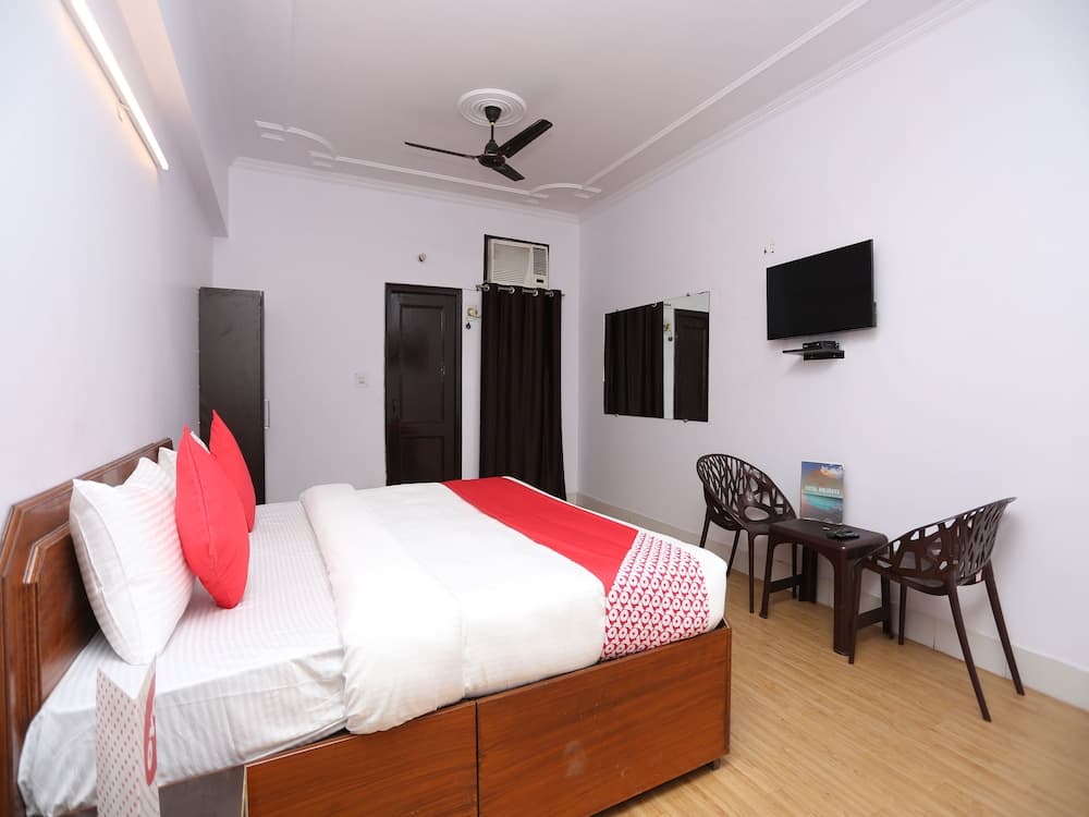 OYO 19898 Royal Paradise