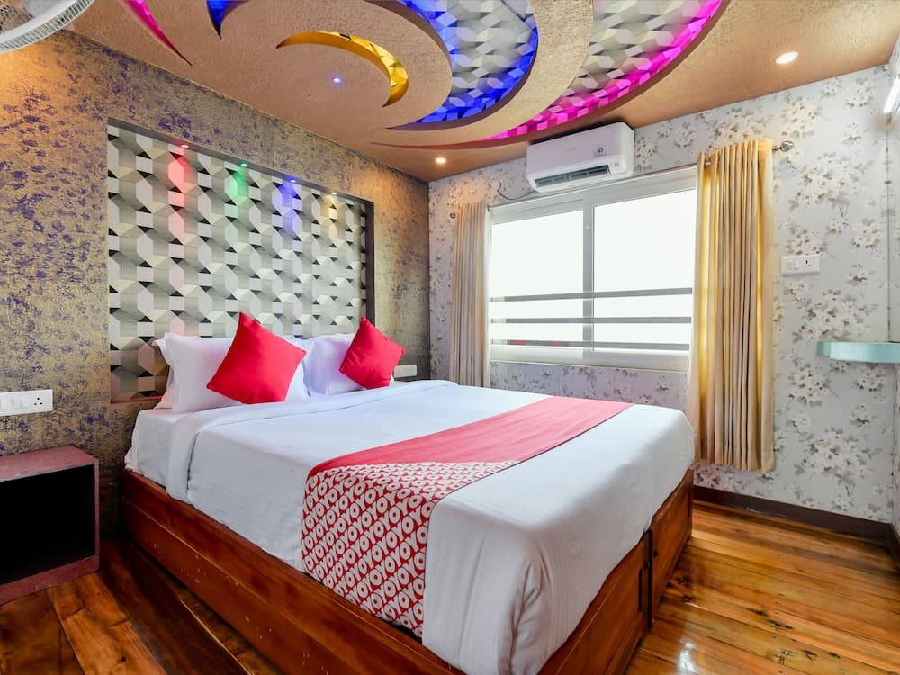 OYO 24290 Houseboat Anugraha Deluxe