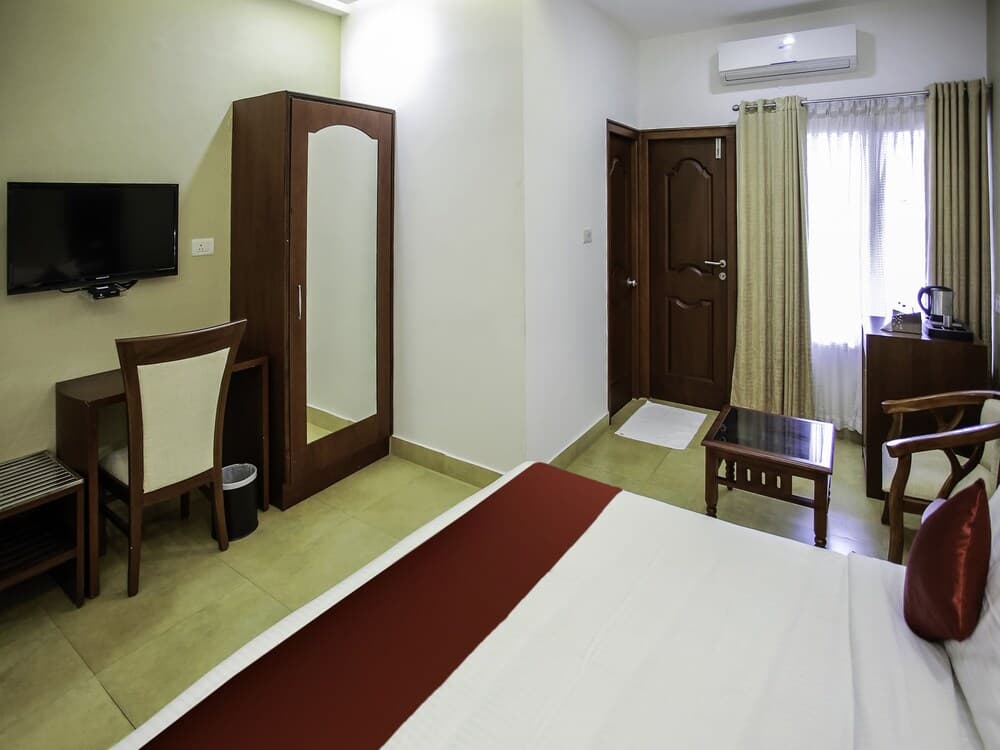 OYO 26692 Alankar Elite Inns