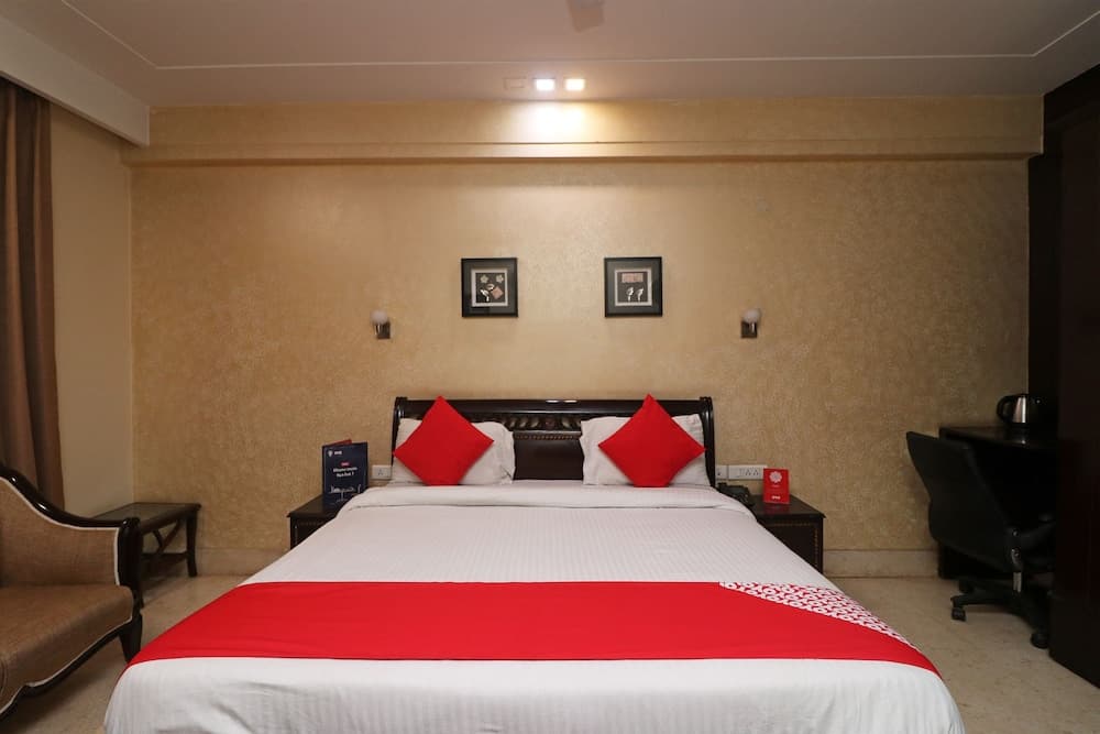 OYO 26915 Hotel North East Residency