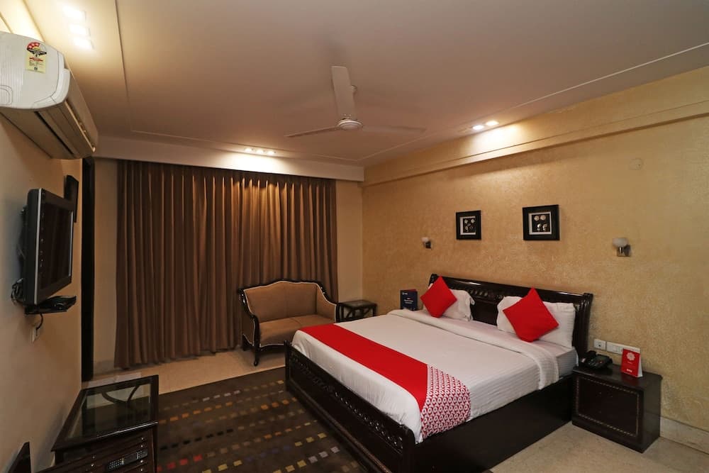 OYO 26915 Hotel North East Residency