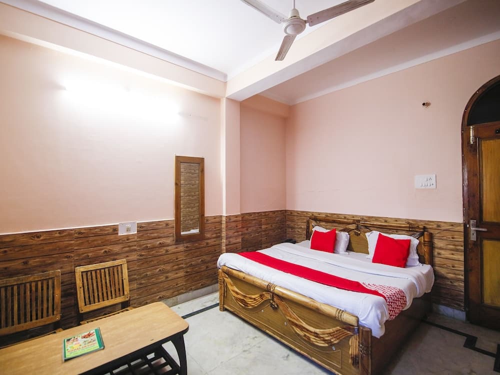 OYO 24753 Hotel Preet