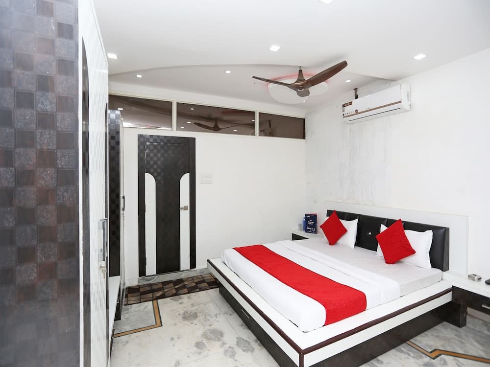 OYO 23090 Hotel Mani Bhai Patel