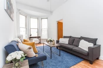 Live Like a Local - Downtown 3 BDR Gem