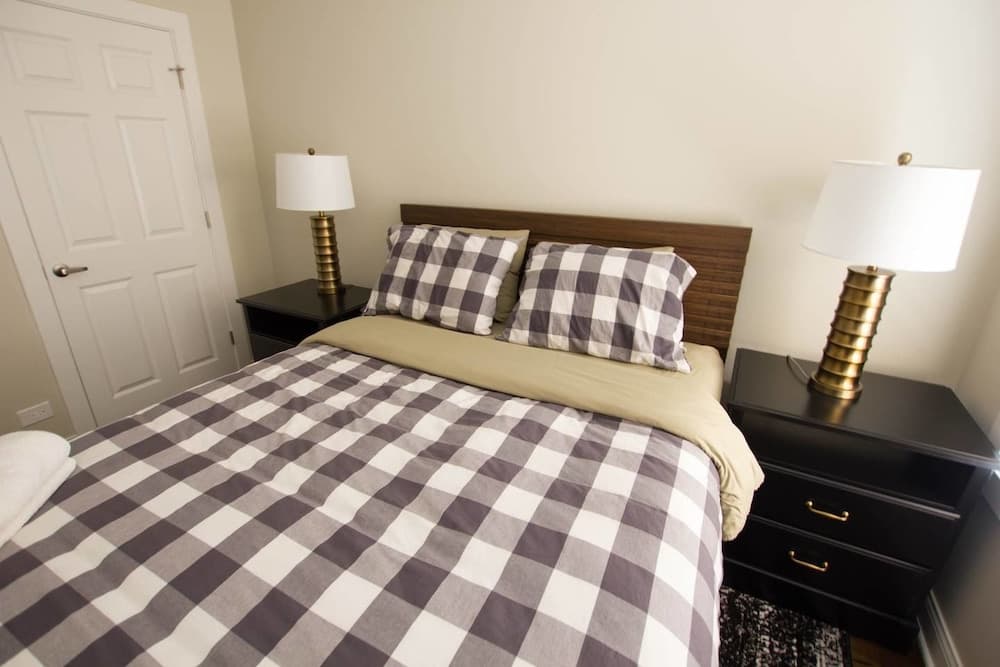 2 Level Home near Wrigley