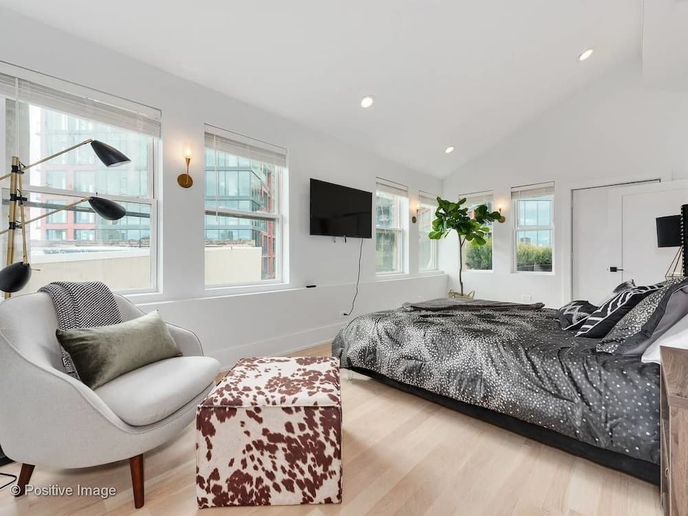 4 BDR Penthouse with Views