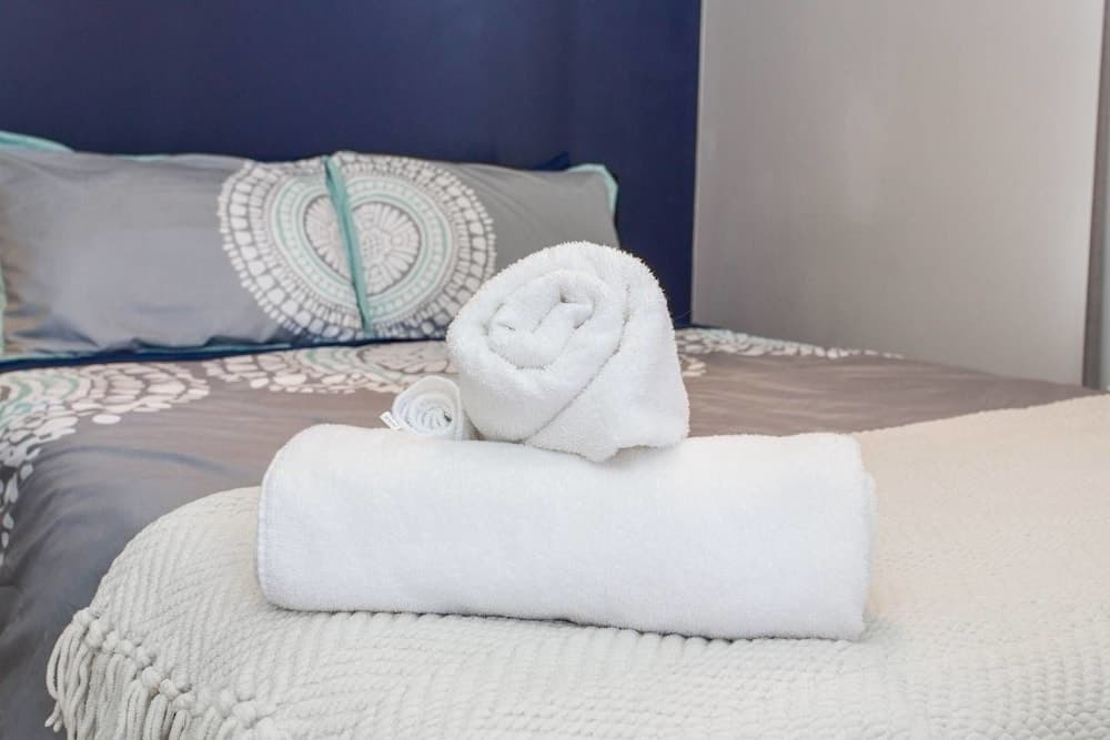 Chestnut Charm - Modern 1 BDR in Downtown