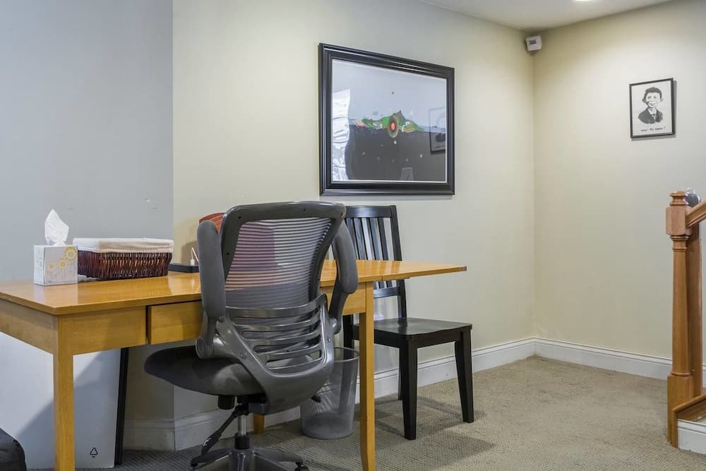 Spacious Split-level Apartment - Great for Groups