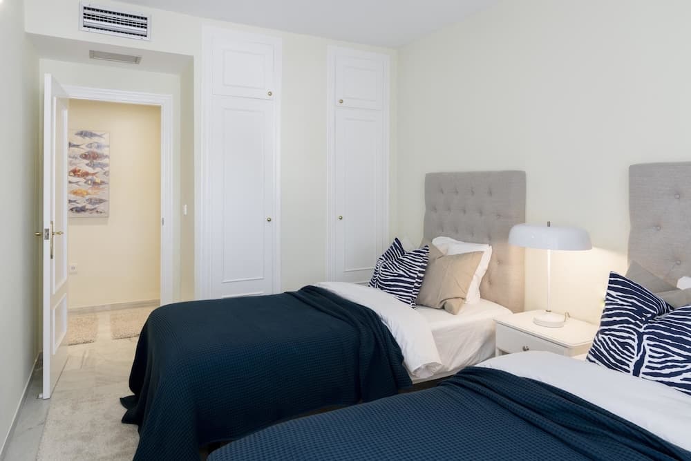 ELD3- Spacious 3 bedroom apt close to Puerto Banus